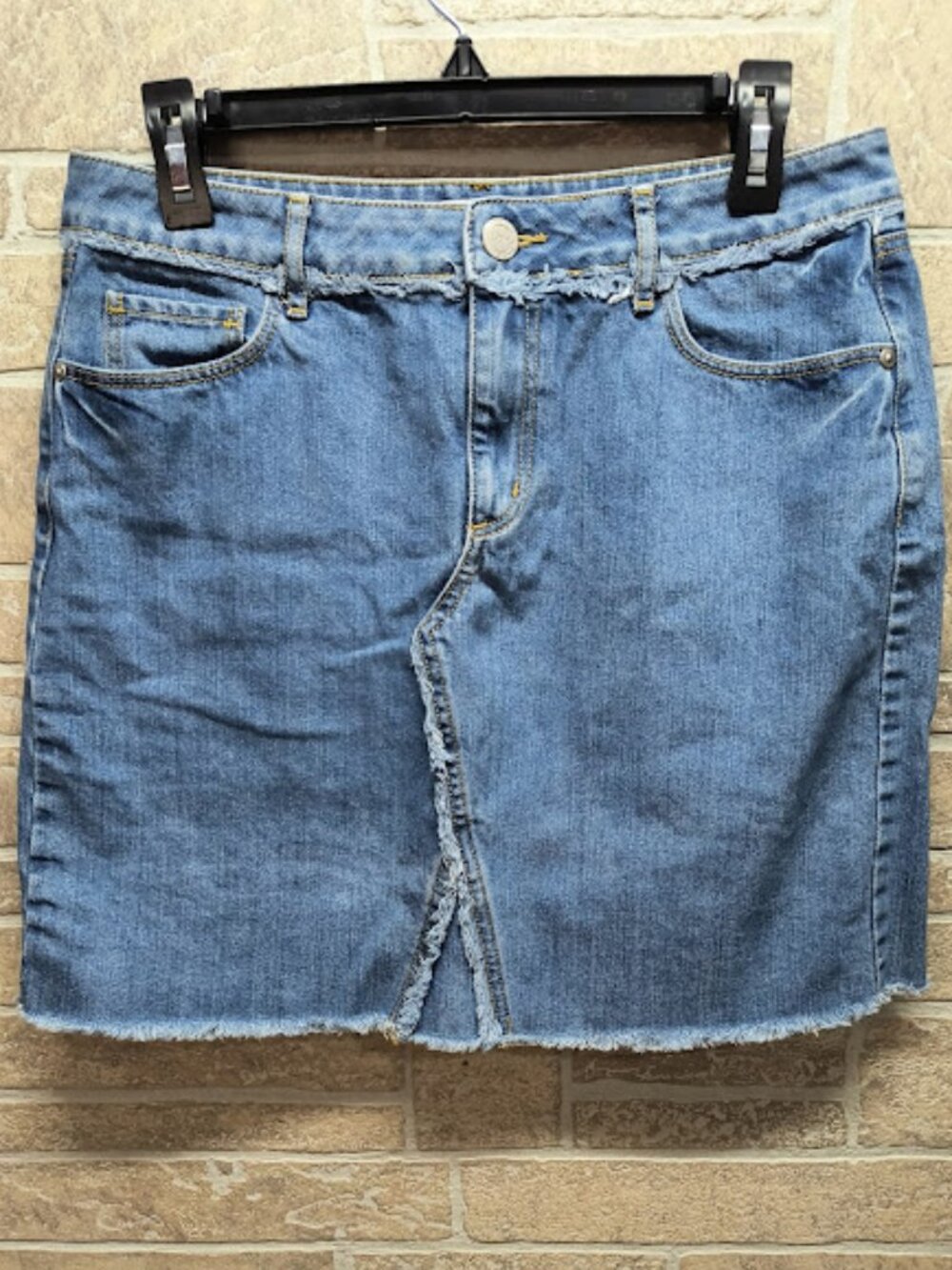 Ann Taylor LOFT Denim Above Knee Skirt Fray Hem and Details Size 6